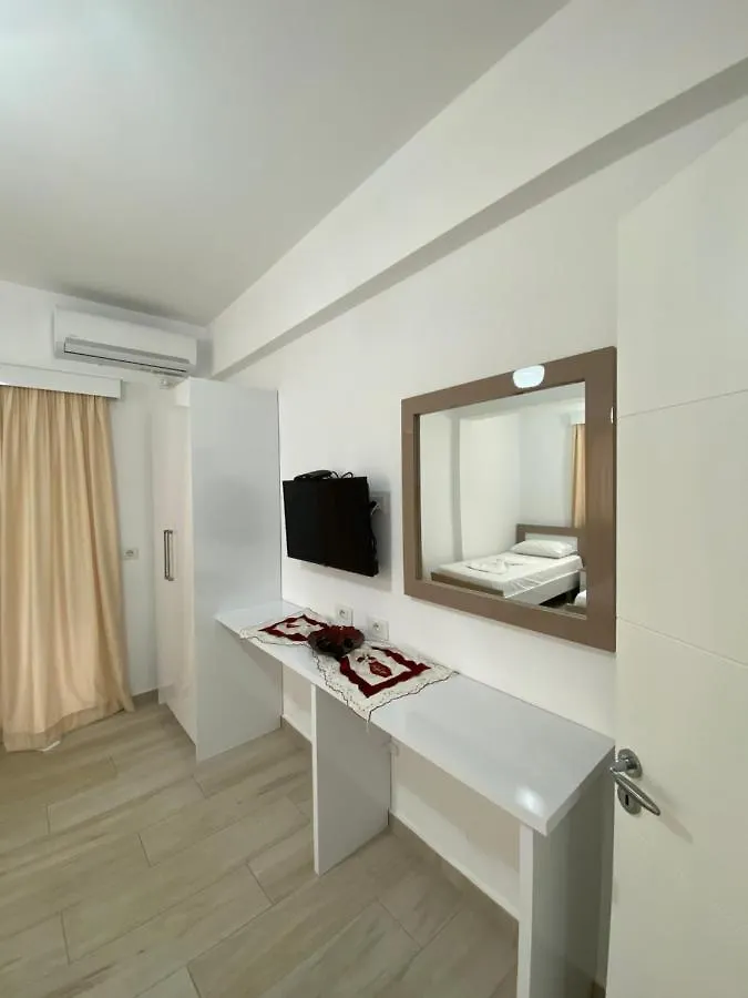 Hotel Andrea Sarandë 0*,