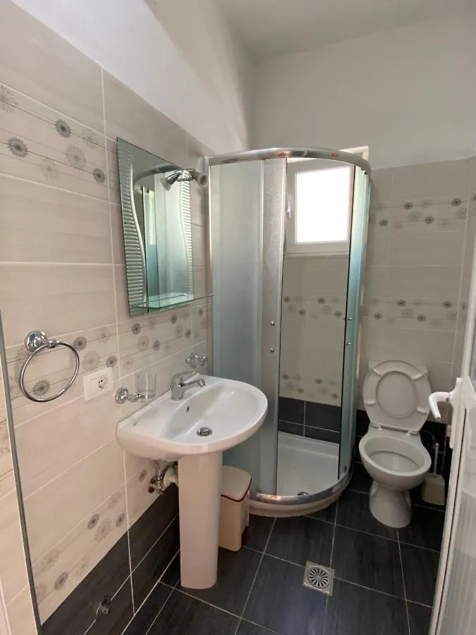 Hotel Andrea Sarandë 0*,