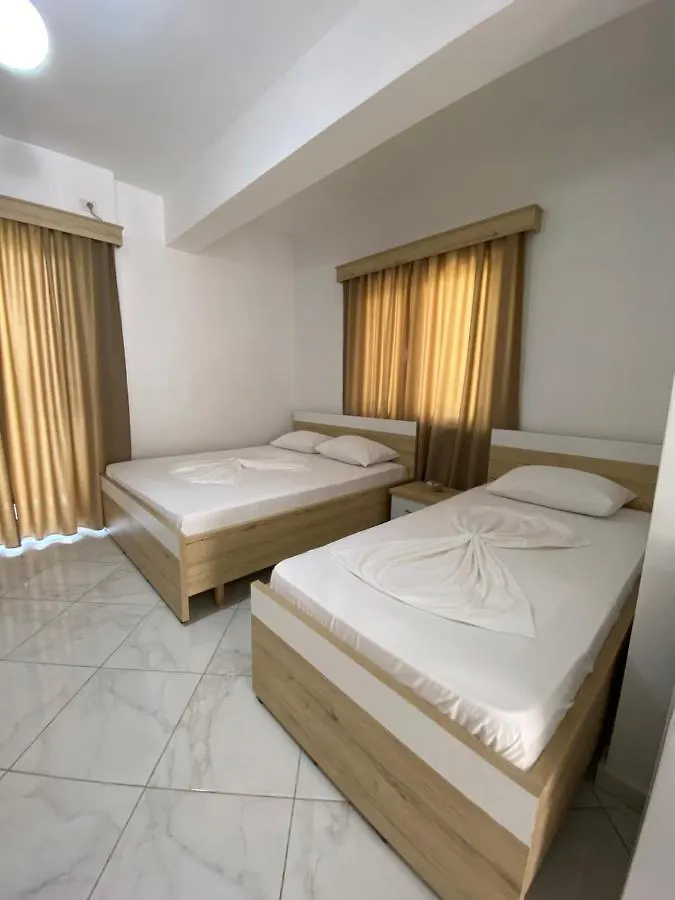Hotel Andrea Sarandë 0*,
